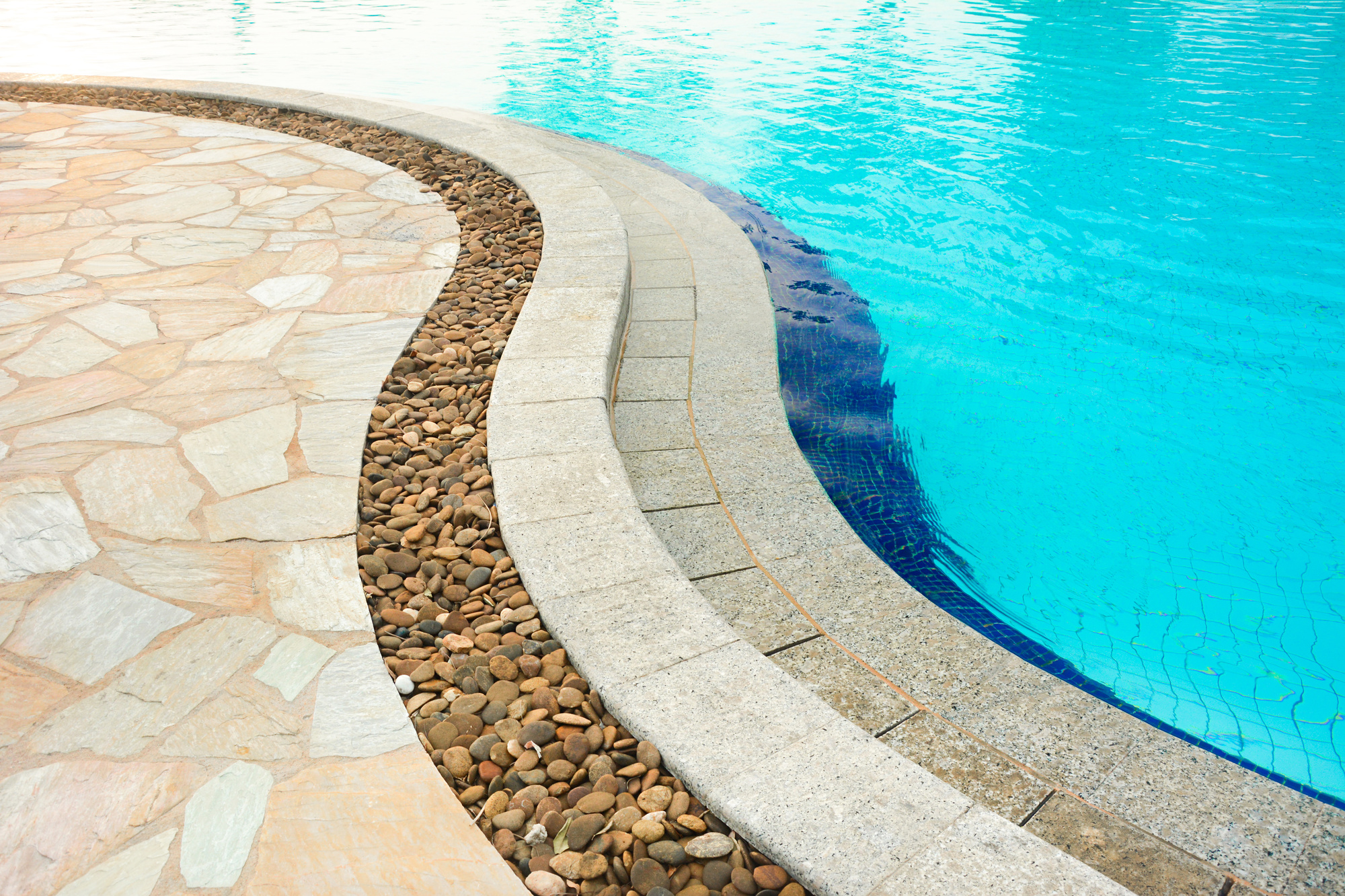 benefits of hiring a professional pool cleaner